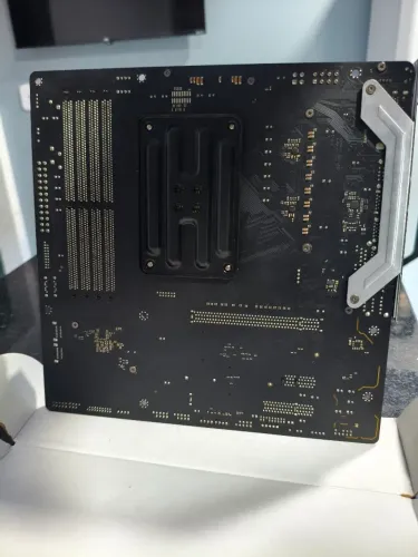 Placa Mãe ASRock B550M Steel Legend AMD AM4 DDR4 PCle 4.0