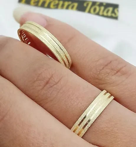 Par de aliança diamantada em ouro 18k