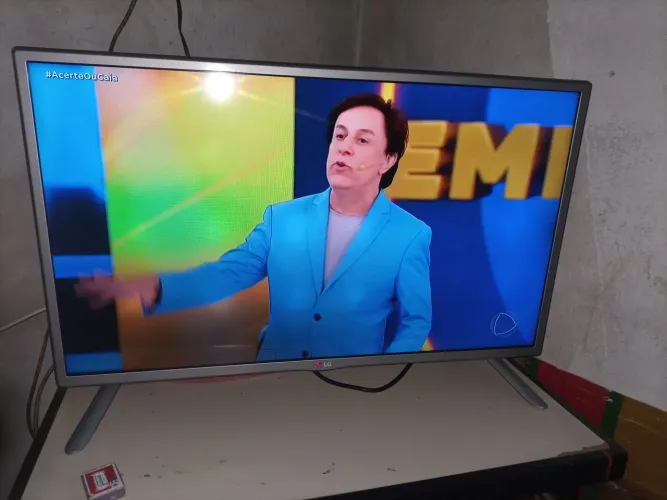 Vendo tv lg 32 polegadas por 600.00 nao e smart ok tem entrada pra colocar