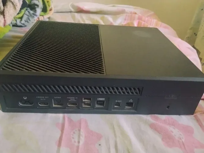 Olá estou vendendo esse Xbox one fat usado está pegando normal só está sem o controle