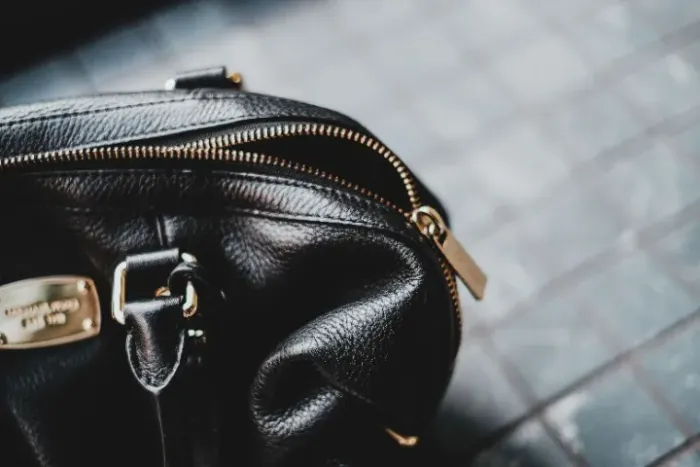 Bolsa Feminina Transversal Preta - Moderna e Espaçosa