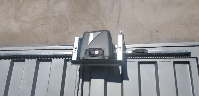 INSTALAÇÃO IMEDIATA, MOTOR ROSSI PARA SEU PORTÃO JÁ INSTALADO COM 2 CONTROLES