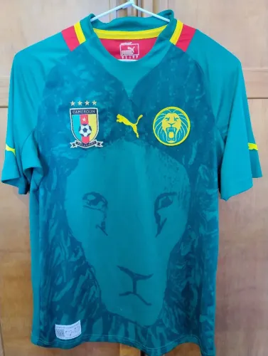 Camisa Camarões 2012 Puma original - Tamanho P - Em ótimo estado de conservação.