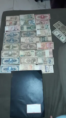 Notas de dinheiro antigas
