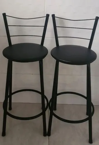 Vende-se 2 banquetas altura media