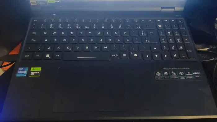Notebook Acer Predator Helios Neo 16 + teclado, mouse, joystick Acer Predator + monitor