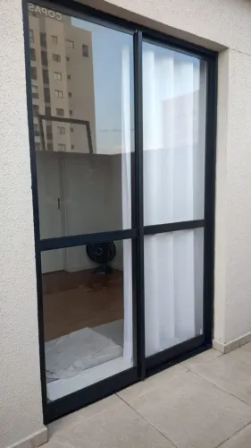 Vendo porta de sacada de vidro