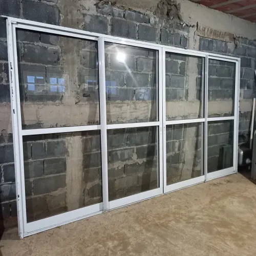 ? Porta em Alumínio Branco com 04 Folhas ?