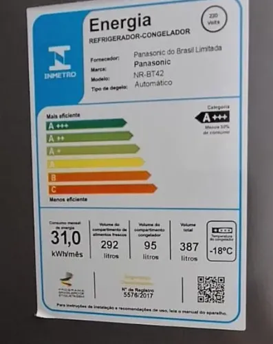 VENDE SE GELADEIRA PANASONIC INVERTER 387 LITROS SEMI NOVA 3 ANOS DE USO. Tenho NF 