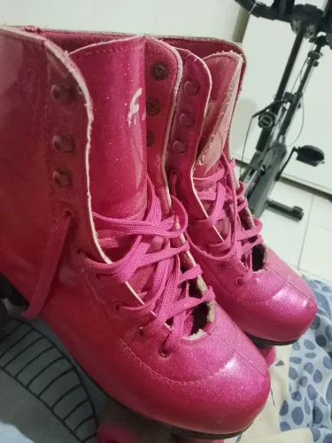 Patins serve ate o tamanho 42
