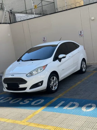 Ford Fiesta Sedan 1.6 16V Flex Aut. 2015