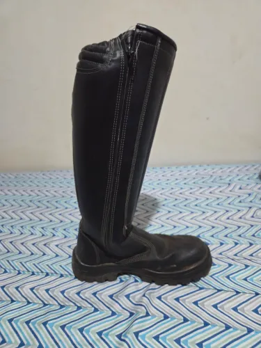 Bota cano alto com bico de composite matcpap matluvas