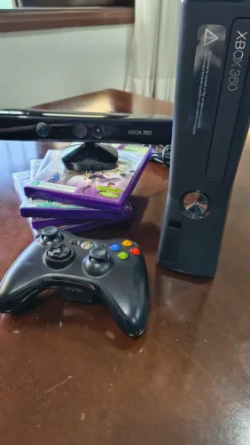 Xbox 360 Slim + Controle + Kinect + Jogos