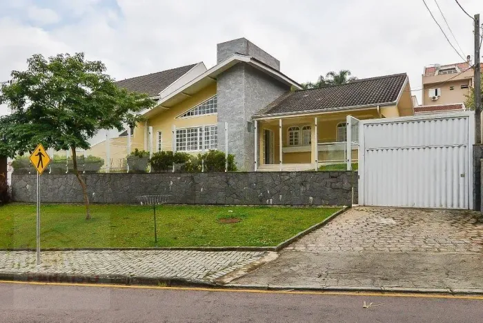 Casa com 5 dormitórios para alugar, 372 m² em Campina do Siqueira - Curitiba/PR