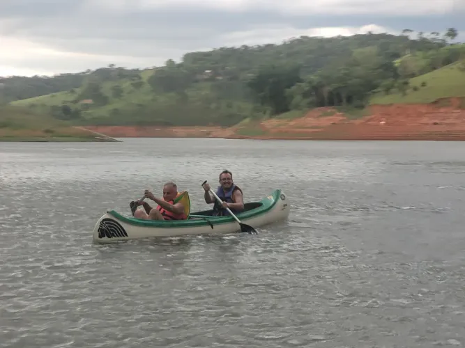 Canoa Canadense, com 2 temos , 2coletes salva  vida 