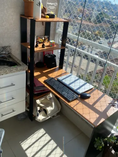 ? MESA ESCRIVANINHA COM ESTANTE LATERAL - R$ 200