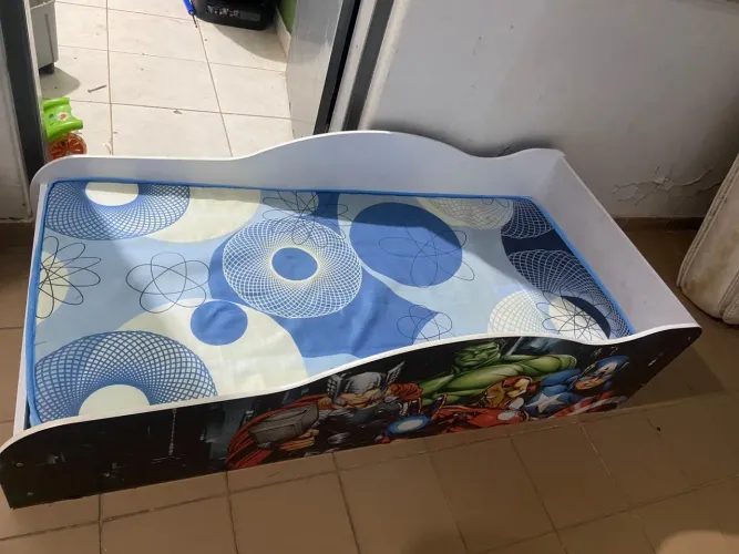 Cama estilo Carro de super heróis