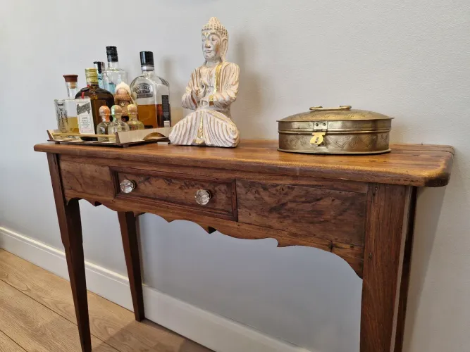 Aparador de madeira de demolição 