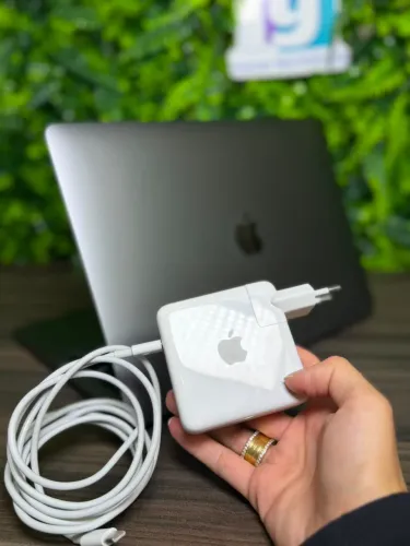 MacBook Pro 2022 A2338 Cor Space Gray Apple M2 8GB 256GB SSD 40 ciclos 99%