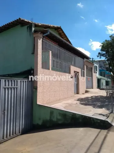 Casa em ponto comercial no Santa Mônica