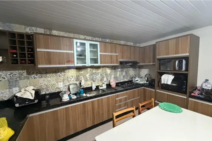 "Espaçosa Casa de esquina próximo da UNIVEL"