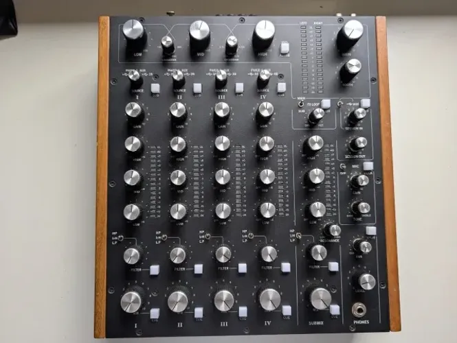 Mixer Rotatório Rane MP2015 Serato DJ / Rekordbox