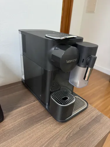 Cafeteira Nespresso Lattissima One Preta