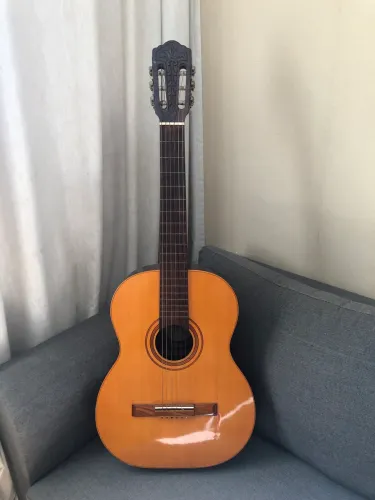 Vendo Violão Di Giorge por R$ 600,00