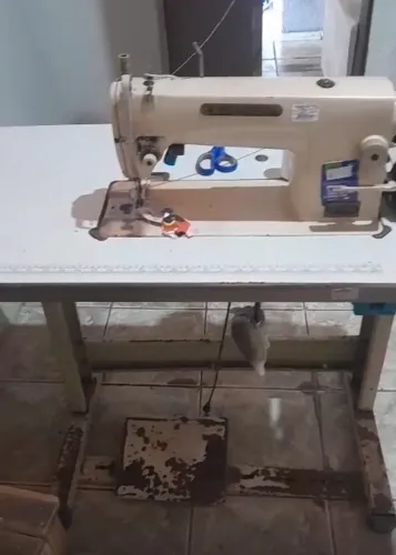 Máquina de costura (RETA)