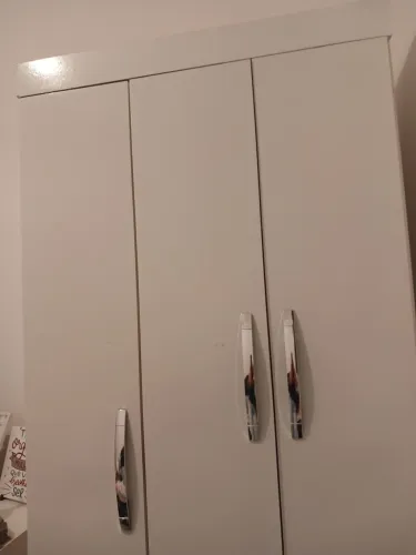 Guarda-roupa 3 portas/2 gavetas, apenas com algumas marcas de uso