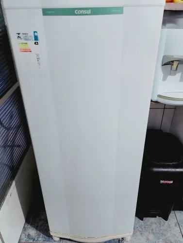 Vende_se geladeira Consul 260 litros semi nova,sem a bandeja!
