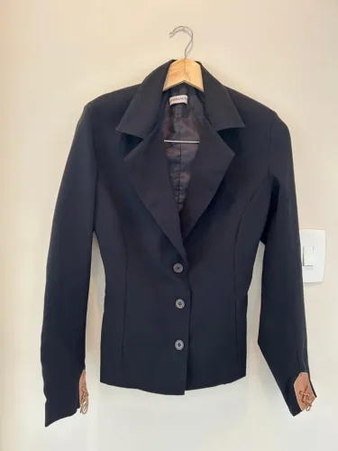 Blazer Preto Com Detalhes Em Couro - Tamanho M