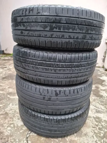 Pneus 215/60/17 Pirelli Scorpion verde