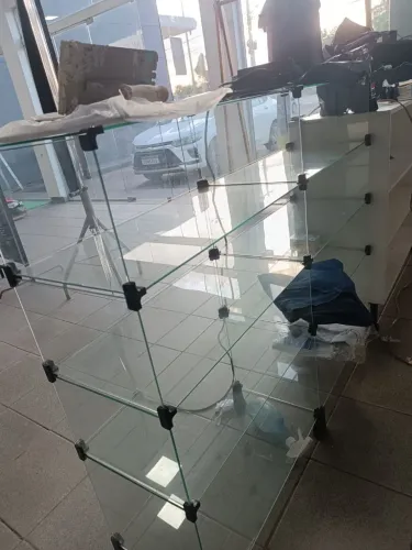 Vitrine e Araras