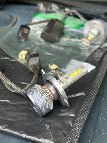 Farol xenon muito bom