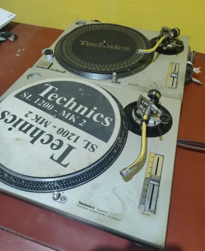Toca Disco Technics MK2