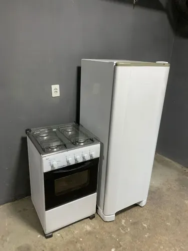 Vendo geladeira e fogão faço entrega