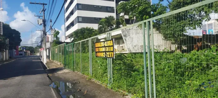 Imóvel para aluguel tem 2400 metros quadrados em Farol - Maceió - AL