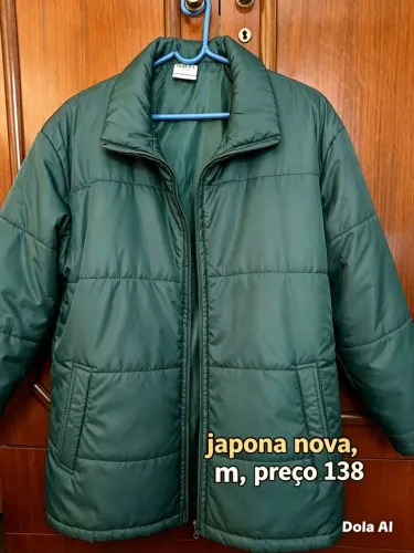 Japona verde, tamanho M, e é Nova.