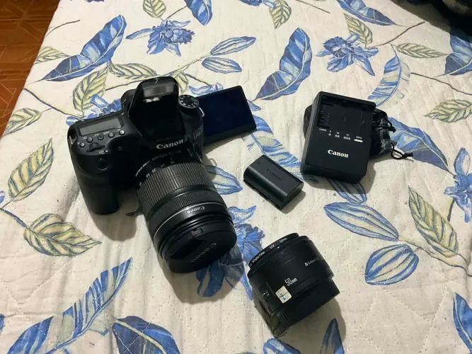 Canon EOS 70D + Lente 18-135mm IS STM + Lente 50mm f/1.8 - Kit Completo