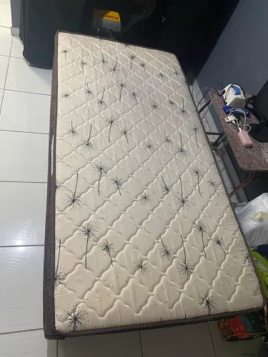 Vende-se cama de solteiro
