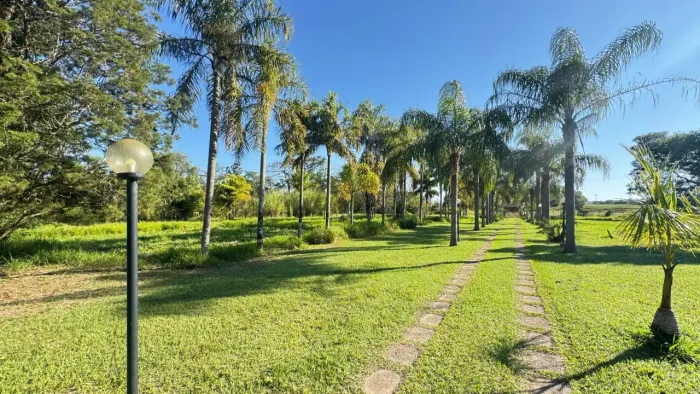 Sítio em Tatuí Ampla Estrutura, Piscina, Casas de Hóspedes e Muito Espaço - Santa Adelaid