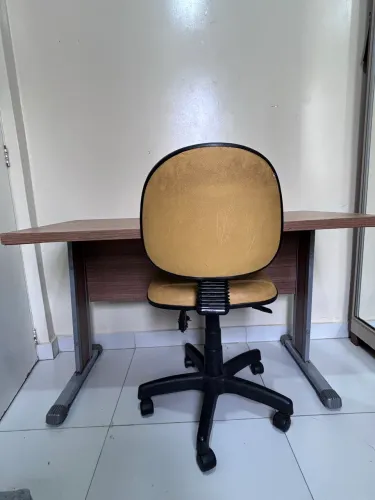 Mesa de Escritório + Cadeira Giratória 