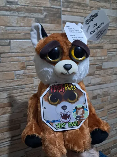 Feisty Pet Raposa
