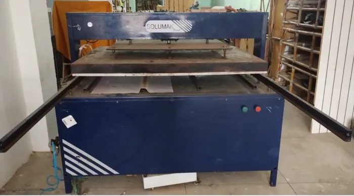 Prensa pneumática e térmica para sublimação