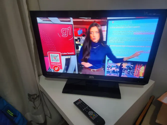 TV Led (nao é smart) 32 polegadas <br>Semp Toshiba novinha