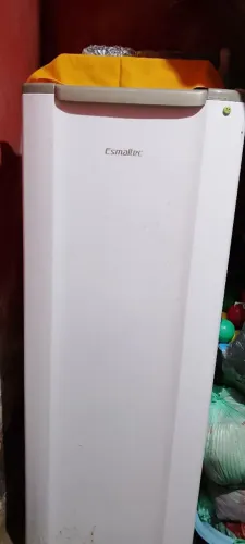 Vende-se um geladeira smaltec branca 