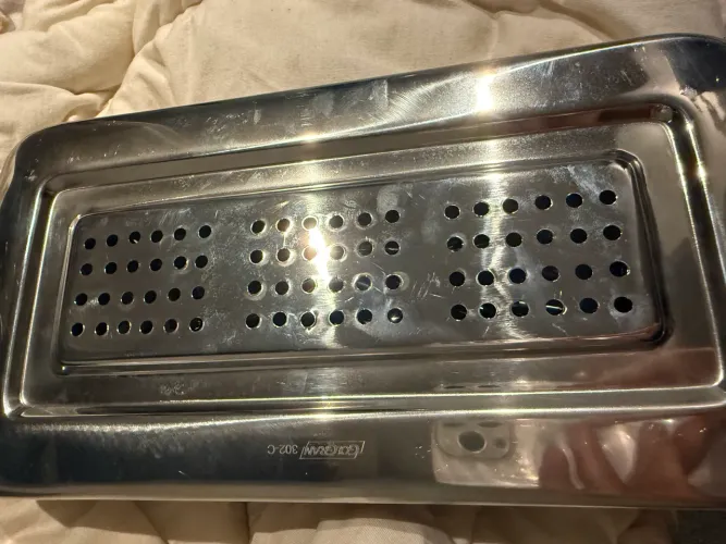 Estojo para esterilização Inox 28x14x6cm perfurado e com trava 