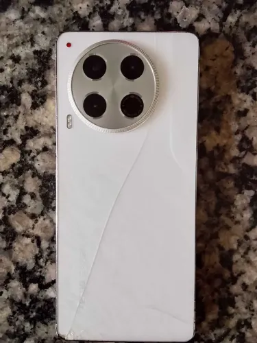 Tecno camon 30