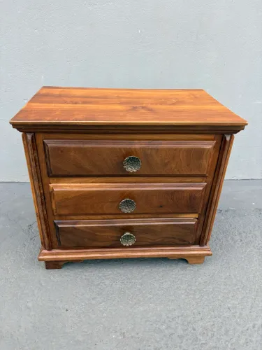 Mesa de Cabeceira Clássica 